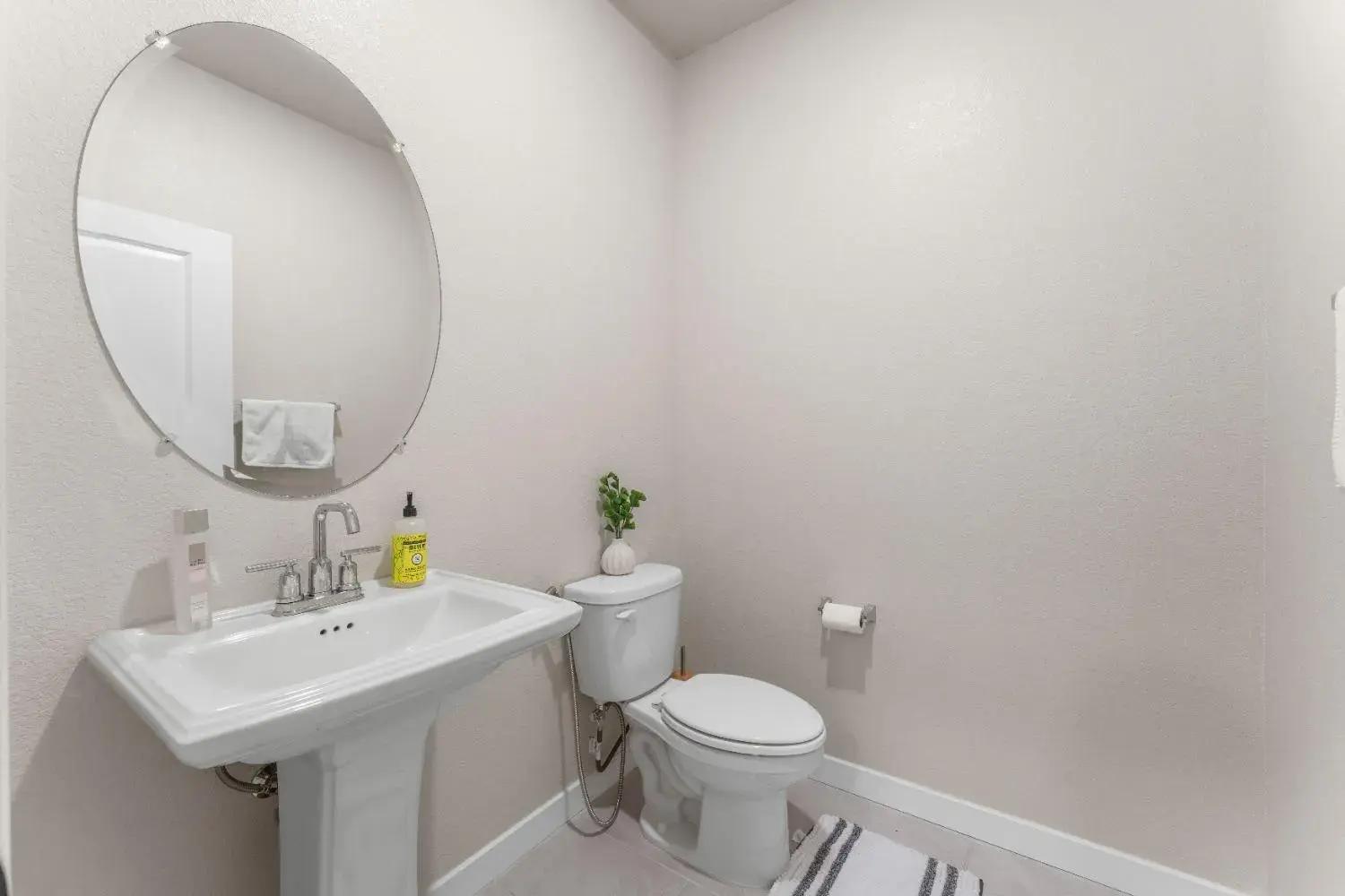 8096 Moongate Way Roseville, CA 95747