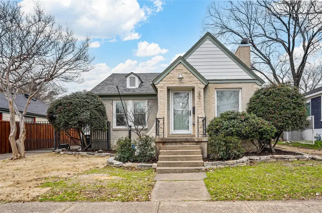 207 N Hampton Rd Dallas, TX 75208