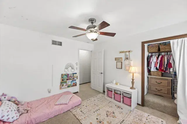 1811 Manor COURT Waukesha, WI 53188