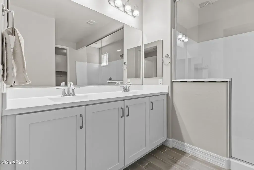 5825 N 107th Ln Phoenix, AZ 85037