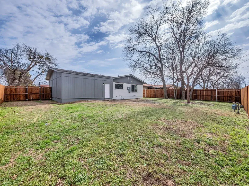 3805 Summitt Ridge Dr Dallas, TX 75216