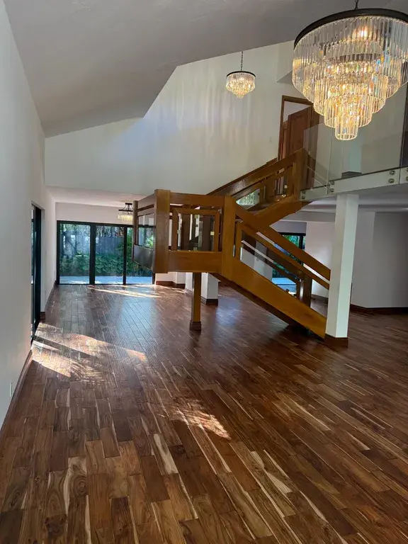 2802 Crystal Ct Miami, FL 33133