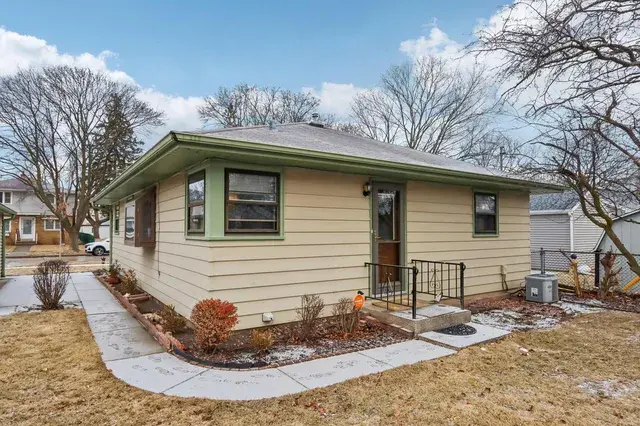 5435 West Midland DRIVE Milwaukee, WI 53220