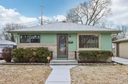 5435 West Midland DRIVE Milwaukee, WI 53220