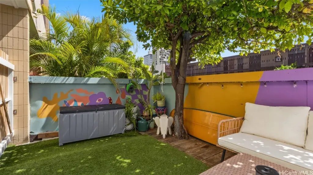 1524 Pensacola St #113 Honolulu, HI 96822