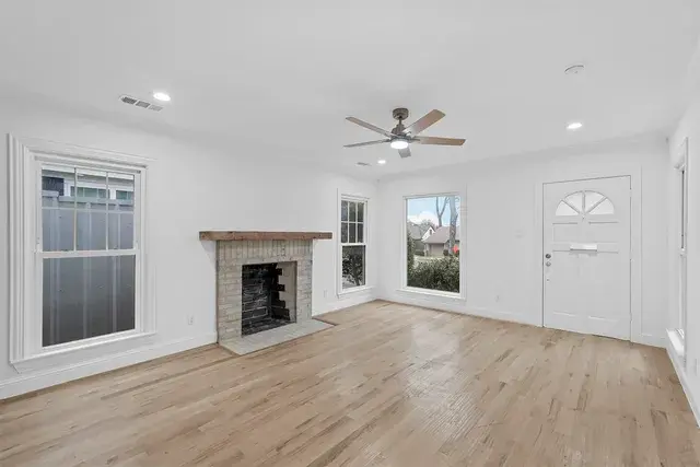 207 N Hampton Rd Dallas, TX 75208