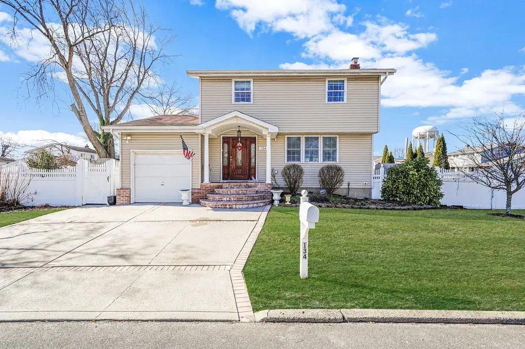 134 Lincoln Avenue Brentwood, NY 11717
