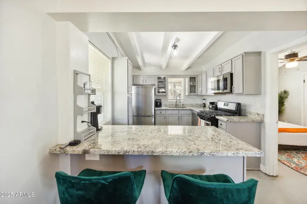 2205 W Cambridge Ave Phoenix, AZ 85009