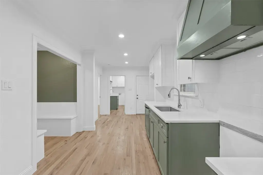 207 N Hampton Rd Dallas, TX 75208