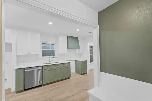 207 N Hampton Rd Dallas, TX 75208