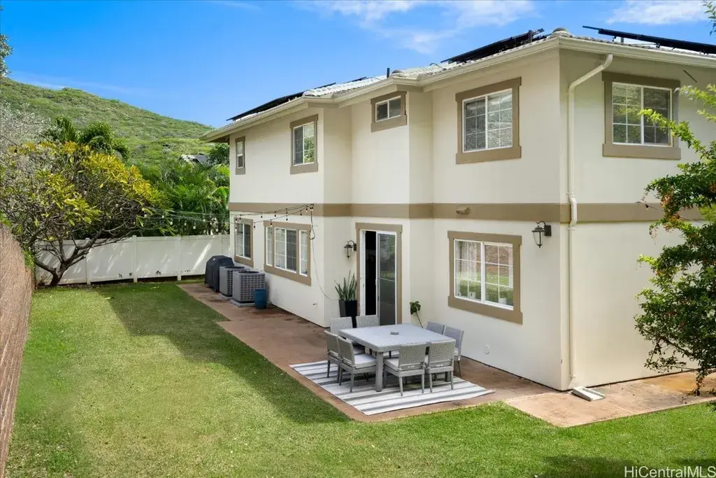 1098 Kuekue St Honolulu, HI 96825