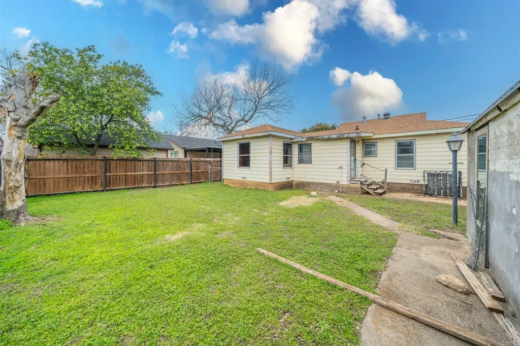 4326 Glenhaven Blvd Dallas, TX 75211