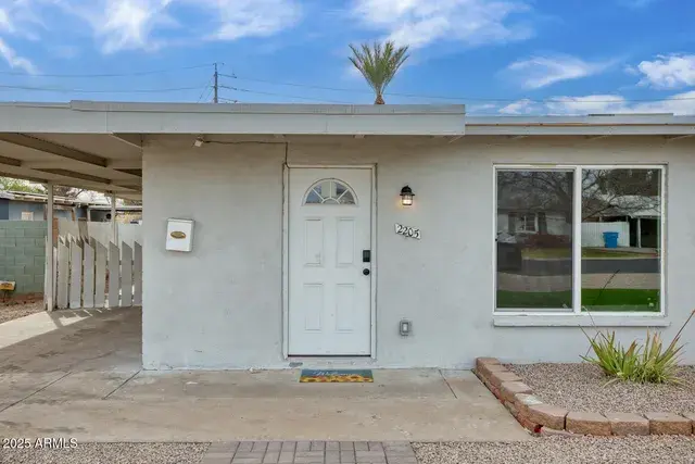 2205 W Cambridge Ave Phoenix, AZ 85009