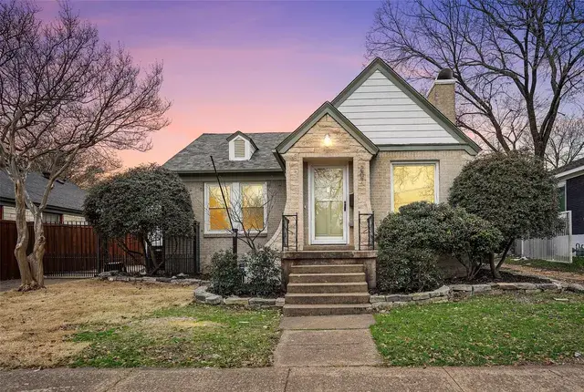 207 N Hampton Rd Dallas, TX 75208