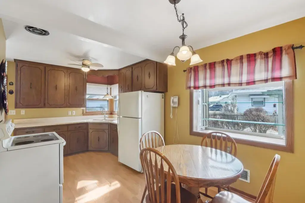 5435 West Midland DRIVE Milwaukee, WI 53220