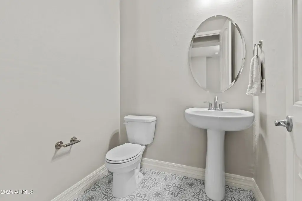 5825 N 107th Ln Phoenix, AZ 85037