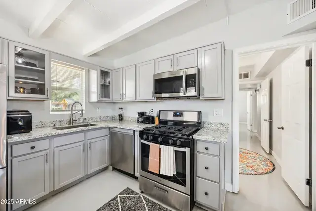 2205 W Cambridge Ave Phoenix, AZ 85009