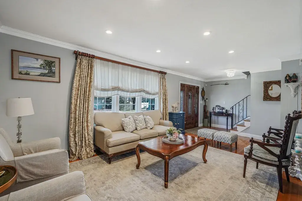 134 Lincoln Avenue Brentwood, NY 11717