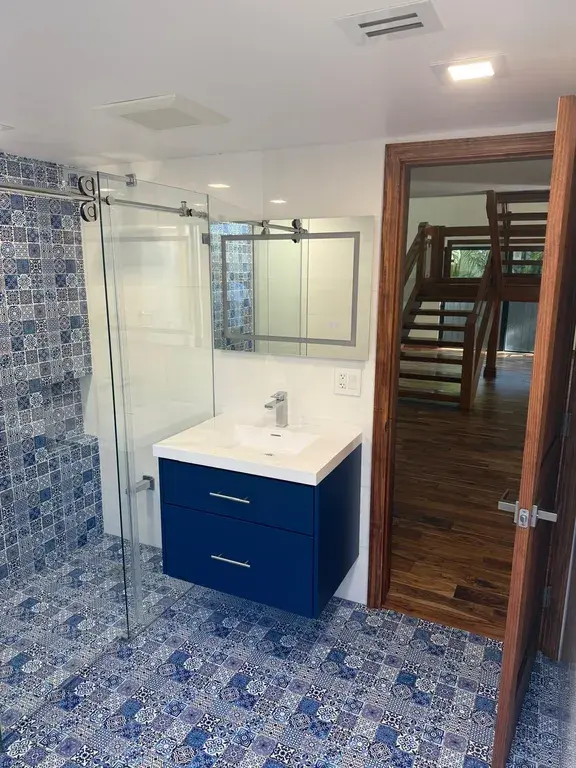 2802 Crystal Ct Miami, FL 33133