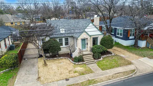 207 N Hampton Rd Dallas, TX 75208