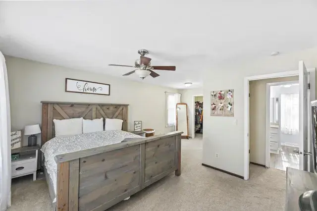 1811 Manor COURT Waukesha, WI 53188