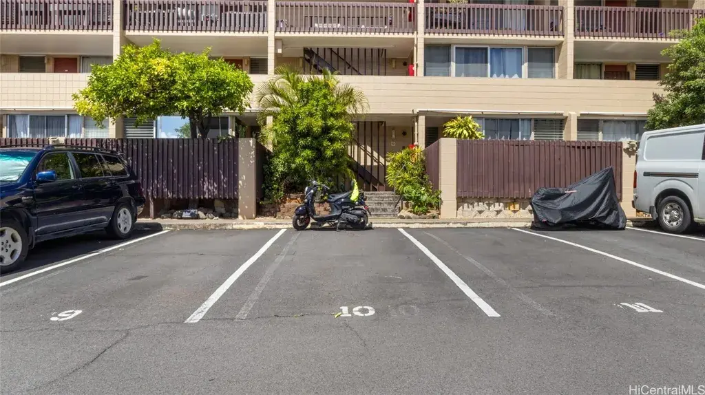 1524 Pensacola St #113 Honolulu, HI 96822