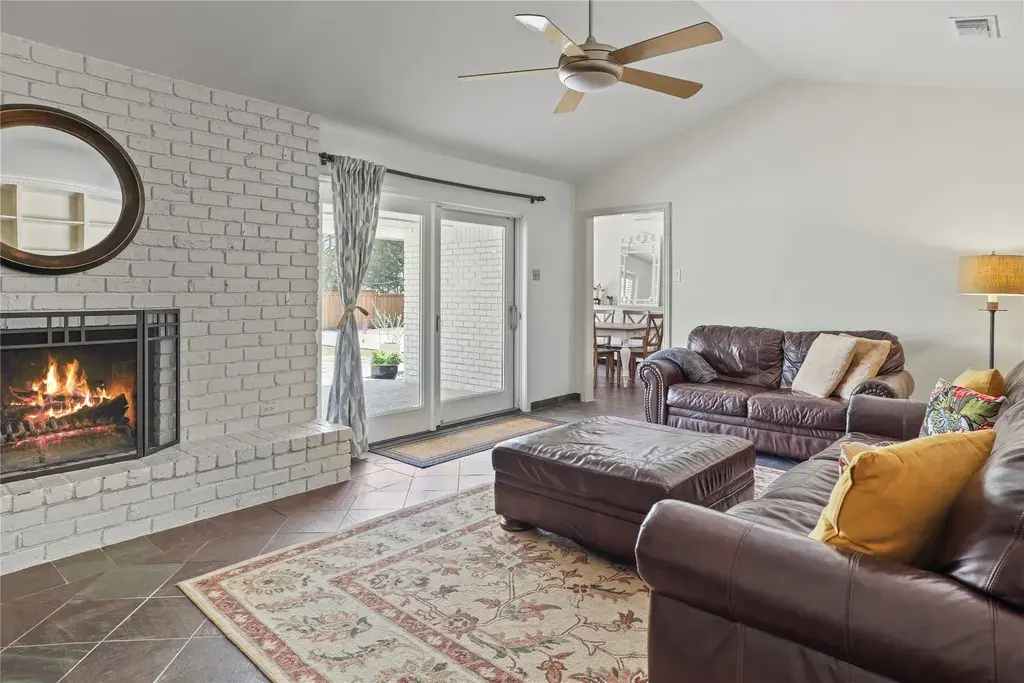 3988 Goodfellow Dr Dallas, TX 75229