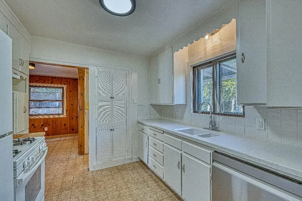 257 Edinburgh Ave Monterey, CA 93940