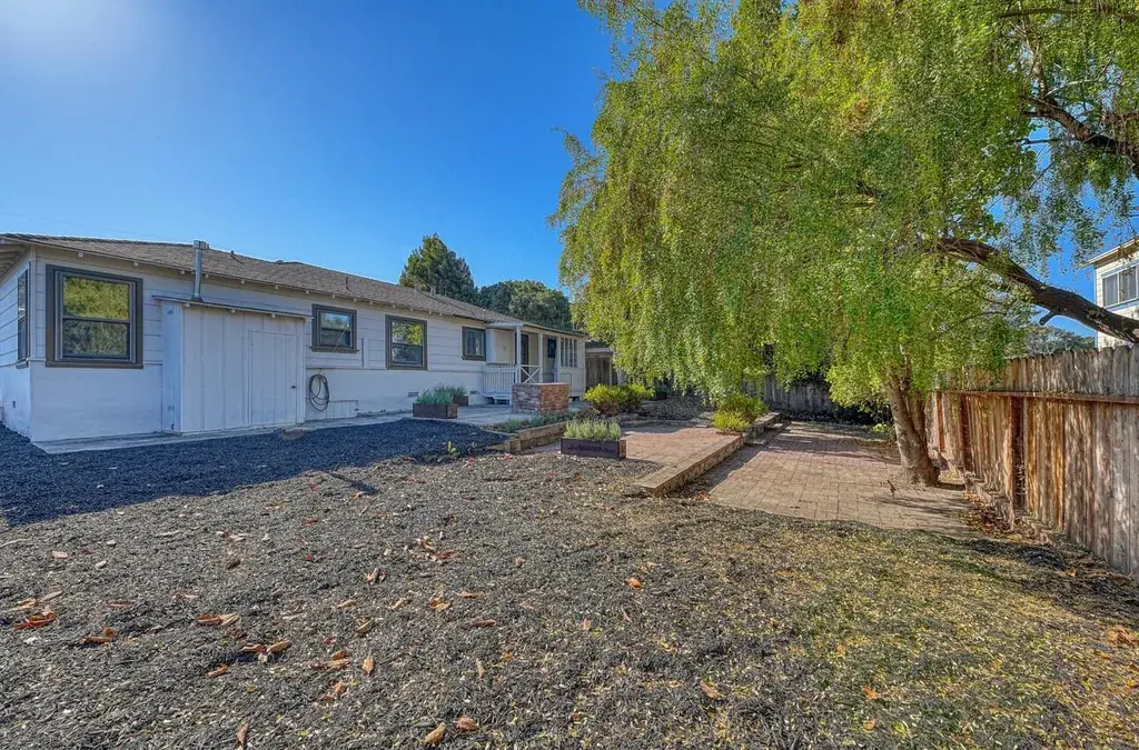 257 Edinburgh Ave Monterey, CA 93940