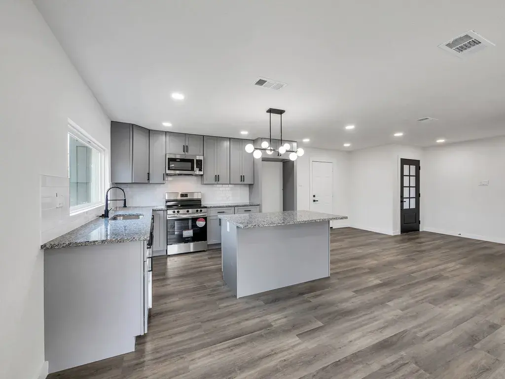 3805 Summitt Ridge Dr Dallas, TX 75216