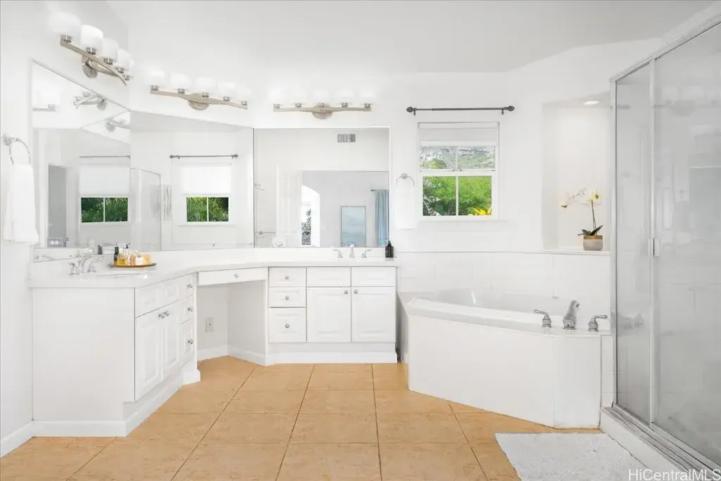 1098 Kuekue St Honolulu, HI 96825