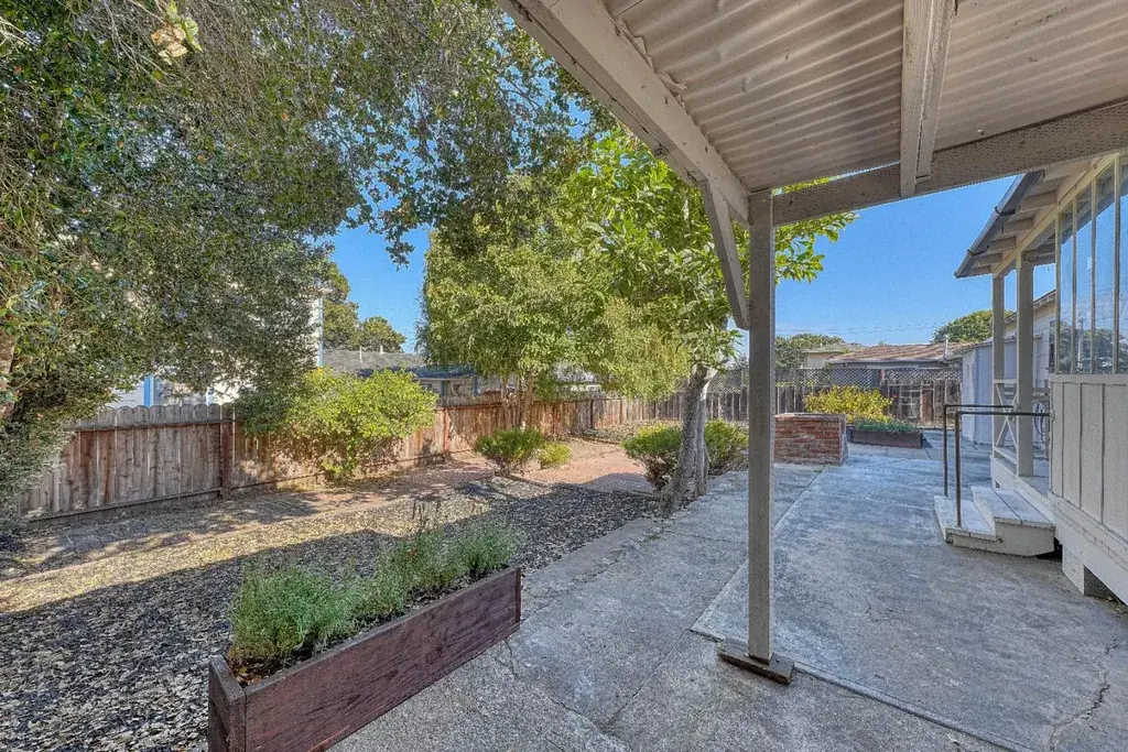 257 Edinburgh Ave Monterey, CA 93940