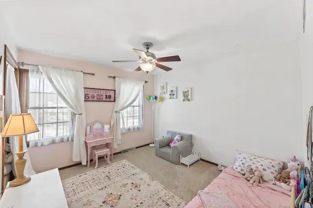 1811 Manor COURT Waukesha, WI 53188