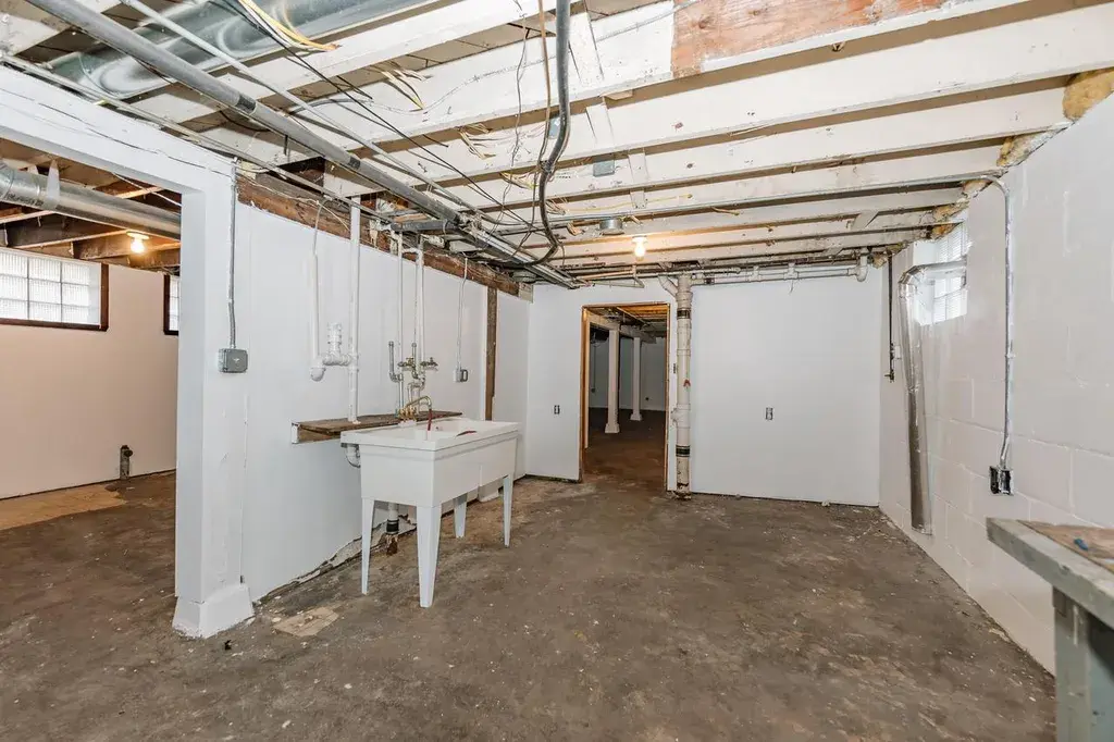 3432 South 15th STREET Milwaukee, WI 53215