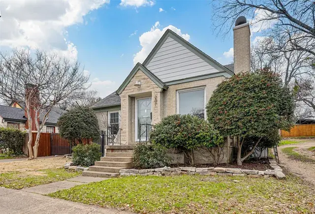 207 N Hampton Rd Dallas, TX 75208