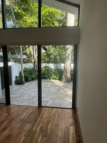 2802 Crystal Ct Miami, FL 33133