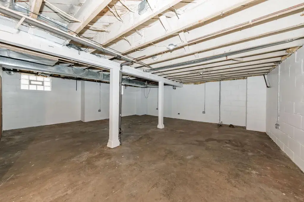 3432 South 15th STREET Milwaukee, WI 53215