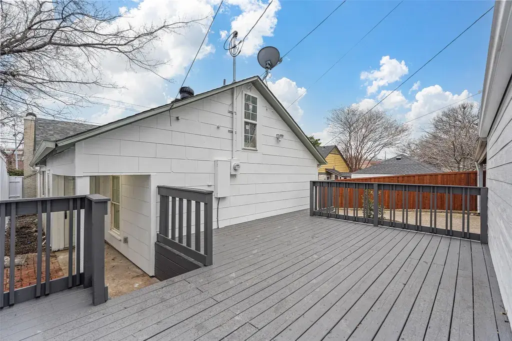 207 N Hampton Rd Dallas, TX 75208