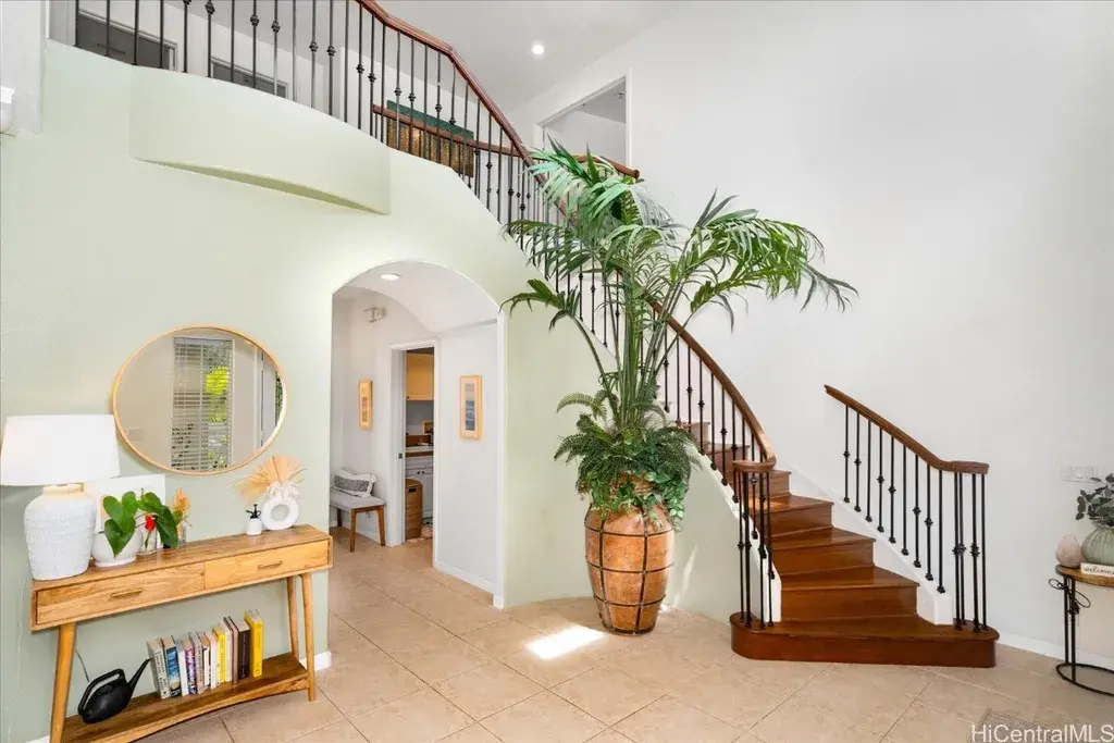 1098 Kuekue St Honolulu, HI 96825