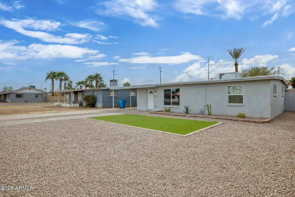 2205 W Cambridge Ave Phoenix, AZ 85009