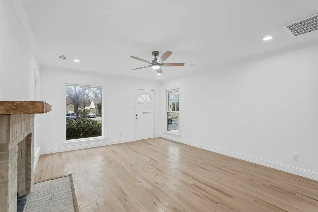 207 N Hampton Rd Dallas, TX 75208