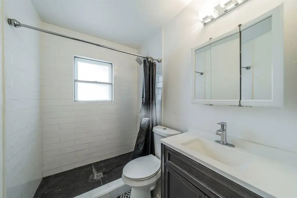 4326 Glenhaven Blvd Dallas, TX 75211