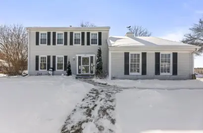 1811 Manor COURT Waukesha, WI 53188