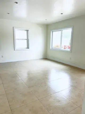 3526 NW 16th Ter Miami, FL 33125