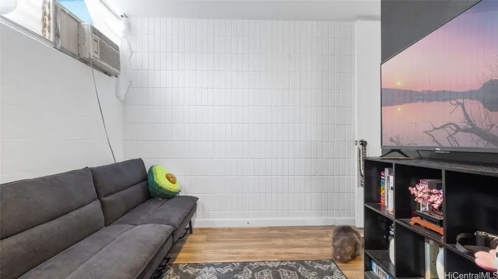 1524 Pensacola St #113 Honolulu, HI 96822