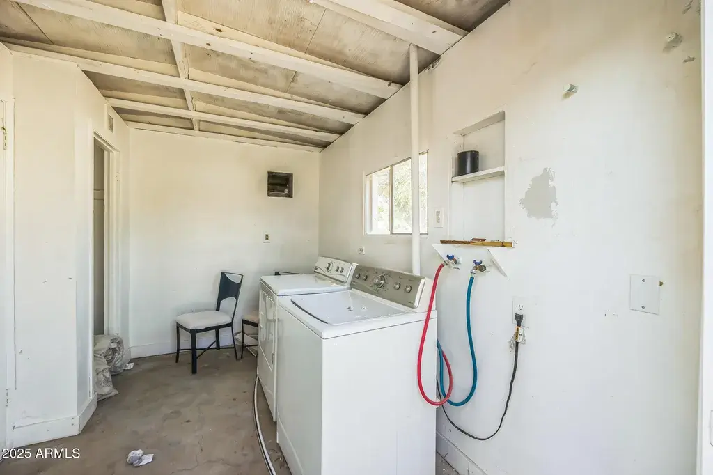 2205 W Cambridge Ave Phoenix, AZ 85009