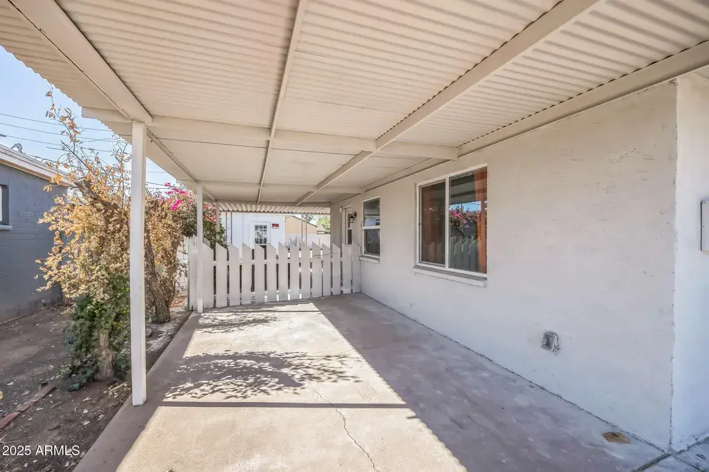 2205 W Cambridge Ave Phoenix, AZ 85009