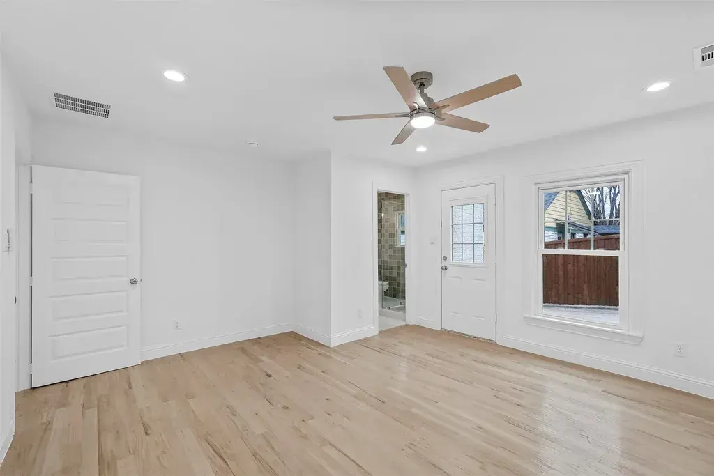 207 N Hampton Rd Dallas, TX 75208