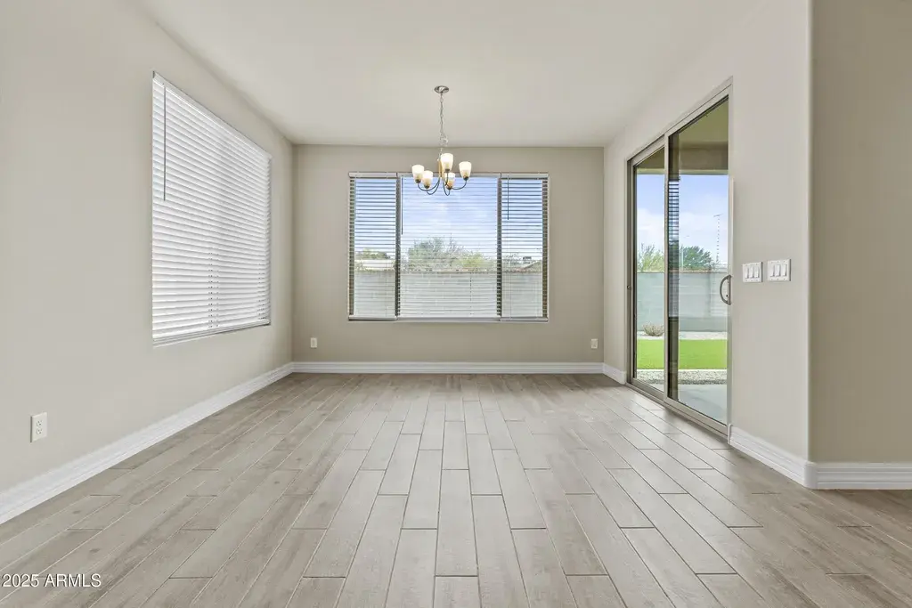 5825 N 107th Ln Phoenix, AZ 85037