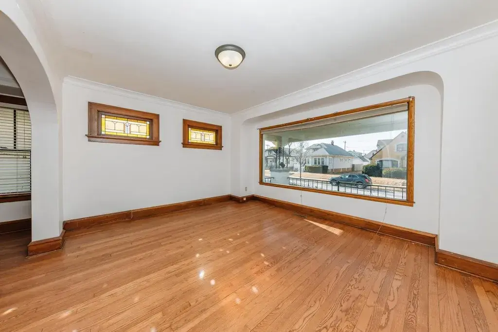 3432 South 15th STREET Milwaukee, WI 53215